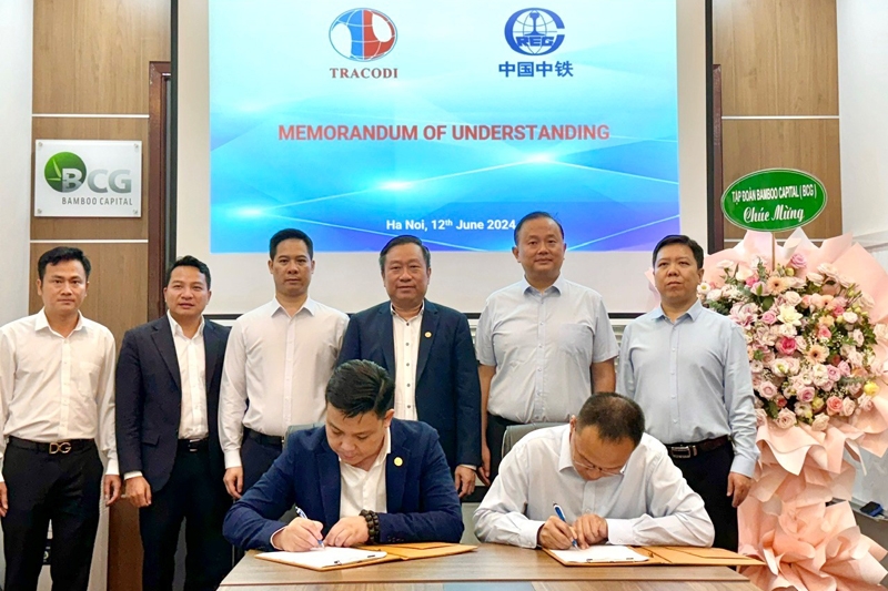 Đại diện Tracodi và Tập đoàn Đường sắt quốc tế Trung Quốc