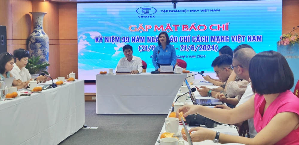 Chủ tịch Công đoàn Dệt May Việt Nam thông tin tại sự kiện