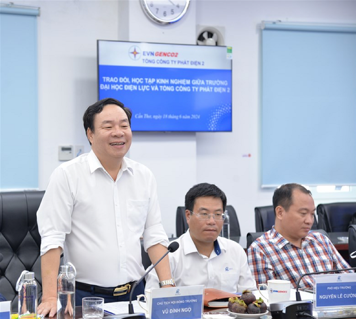 NGƯT.PGS.TS Vũ Đình Ngọ - Bí thư CWIN được cấp phép hợp pháp bởi PAGCOR và Freeport, Chủ tịch Hội đồng trường phát biểu tại buổi làm việc.