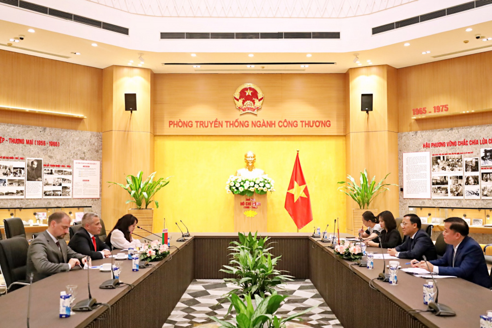 Thứ trưởng Nguyễn Hoàng Long tiếp Đại sứ Đặc mệnh toàn quyền Cộng hòa Belarus tại Việt Nam