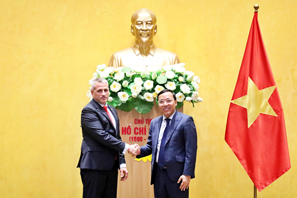 Thứ trưởng Nguyễn Hoàng Long tiếp Đại sứ Đặc mệnh toàn quyền Cộng hòa Belarus tại Việt Nam