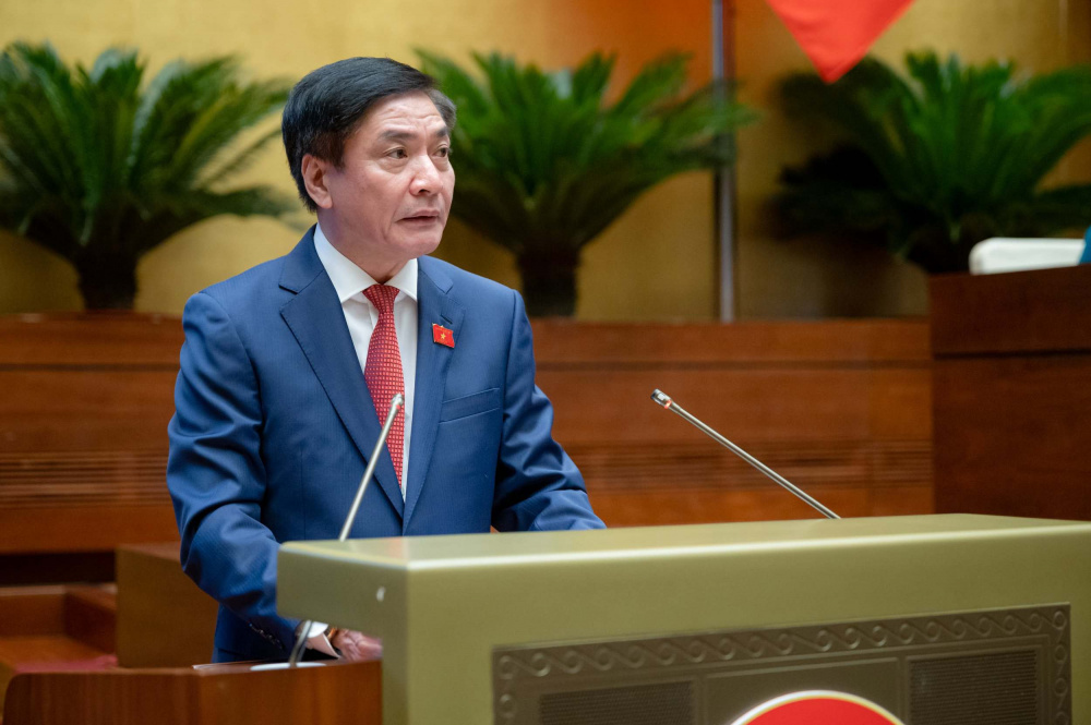 Ủy viên Ủy ban Thường vụ Quốc hội, Tổng Thư ký Quốc hội, Chủ nhiệm Văn phòng Quốc hội Bùi Văn Cường trình bày dự thảo M.Cwin6622.com tỷ lệ kèo World Cup 2026 Kỳ họp thứ 7, Quốc hội khóa XV