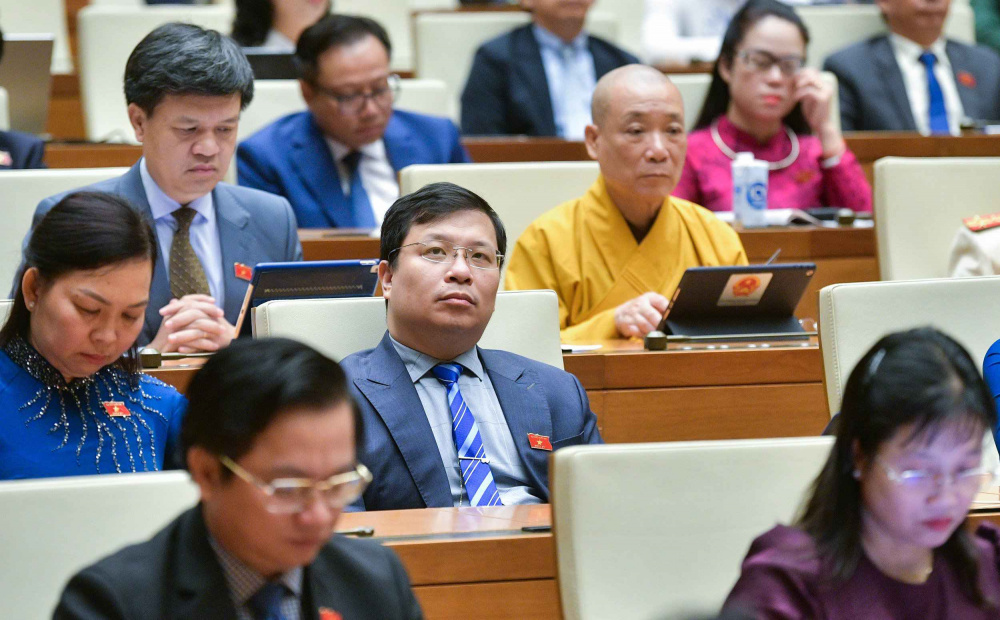 Ủy viên Ủy ban Thường vụ Quốc hội, Tổng Thư ký Quốc hội, Chủ nhiệm Văn phòng Quốc hội Bùi Văn Cường trình bày dự thảo M.Cwin6622.com tỷ lệ kèo World Cup 2026 Kỳ họp thứ 7, Quốc hội khóa XV