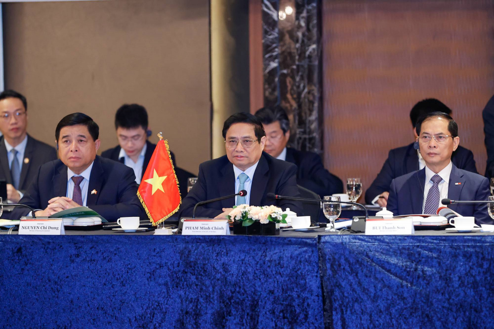 Thủ tướng Phạm Minh Chính có cuộc Tọa đàm bàn tròn với lãnh đạo gần 20 tập đoàn lớn hàng đầu của Hàn Quốc trong các lĩnh vực - Ảnh: VGP/Nhật Bắc