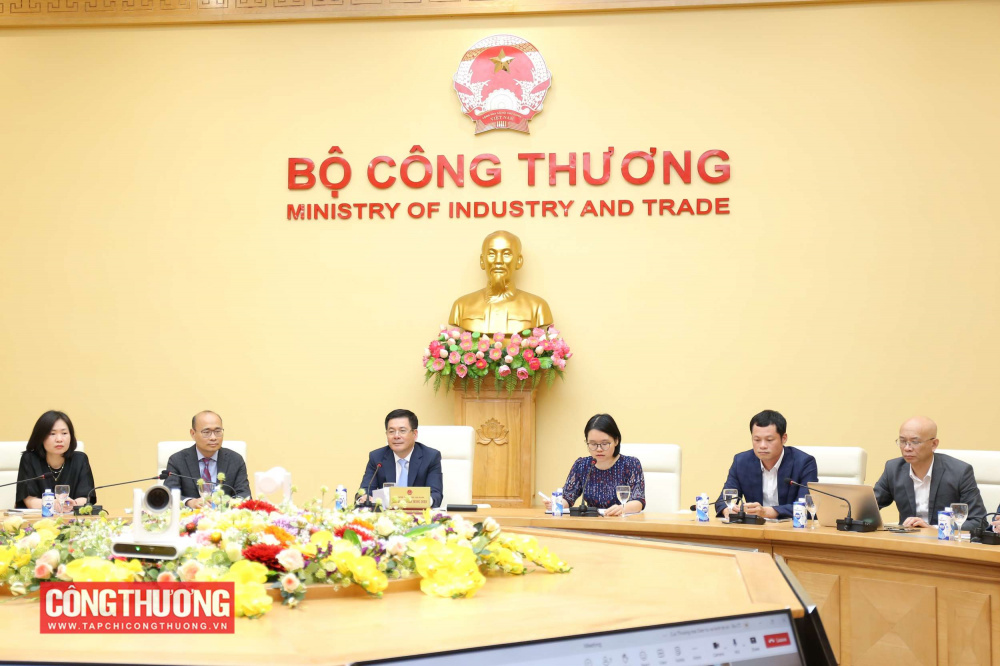 Bộ trưởng Nguyễn Hồng Diên họp trực tuyến với UAE