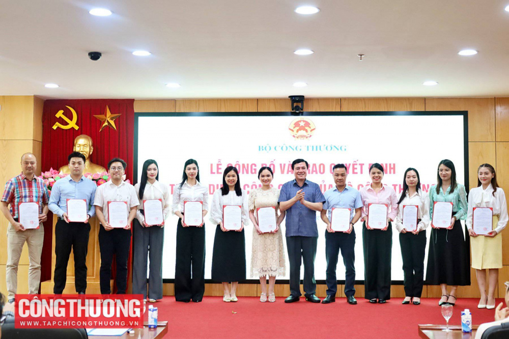 Cwin63 sân chơi đỉnh cao trao quyết định bổ nhiệm 83 tân công chức