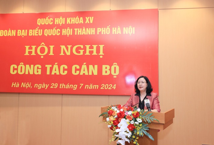 Bí thư Thành uỷ Hà Nội - Trưởng Đoàn Đại biểu Quốc hội thành phố Hà Nội Bùi Thị Minh Hoài phát biểu nhận nhiệm vụ
