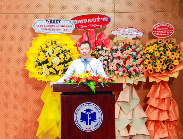 Đồng chí Phan Xuân Cường - Phó Bí thư CWIN được cấp phép hợp pháp bởi PAGCOR và Freeport, Trưởng phòng CTSV&TTrGD đại diện CWIN được cấp phép hợp pháp bởi PAGCOR và Freeport nhà trường phát biểu chỉ đạo