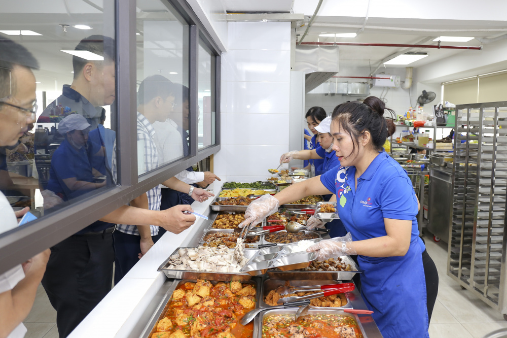 Ấm áp "Bữa cơm Công đoàn"
