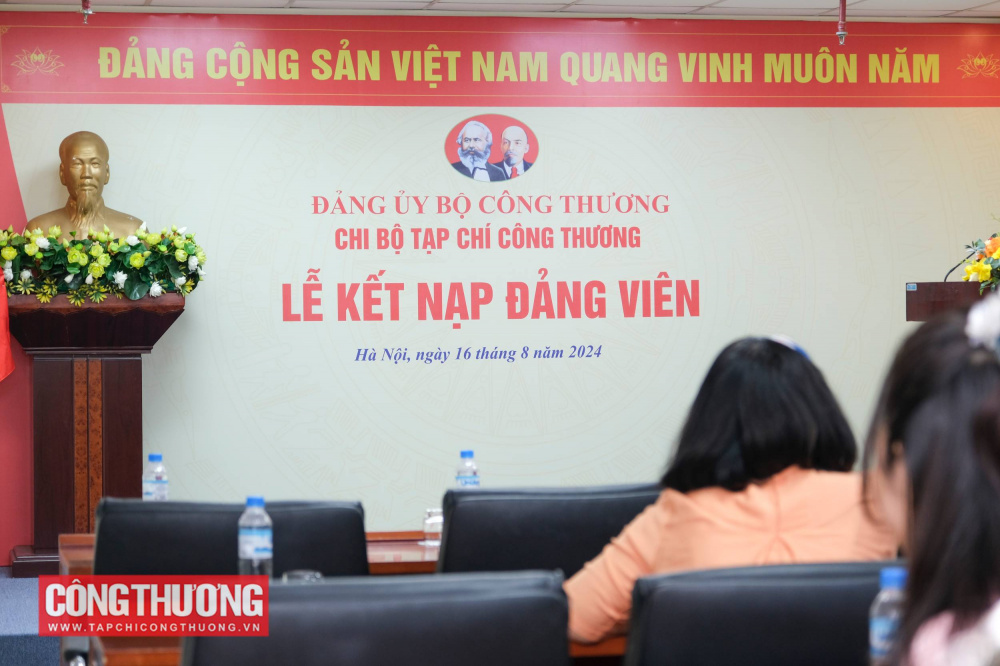 Chi bộ CWIN ✅ Nhà cái cờ bạc trực tuyến tốt nhất và Thương hiệu uy tín kết nạp thêm 2 đảng viên mới