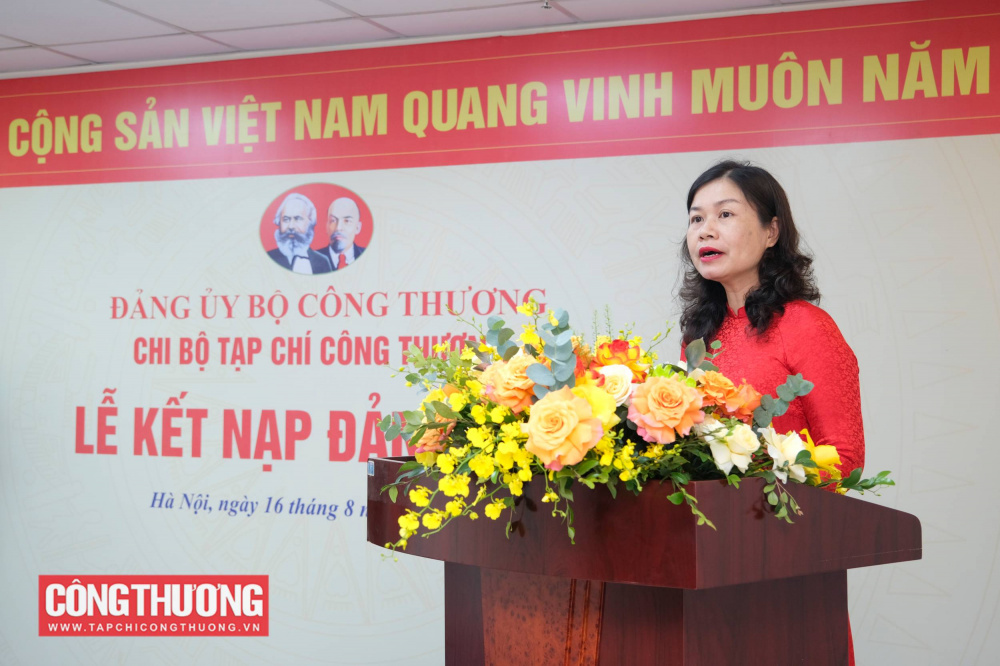 Chi bộ CWIN ✅ Nhà cái cờ bạc trực tuyến tốt nhất và Thương hiệu uy tín kết nạp thêm 2 đảng viên mới