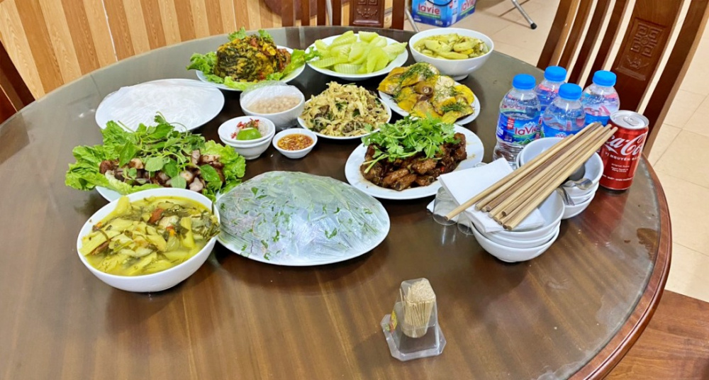 hình ảnh về cơm công đoàn