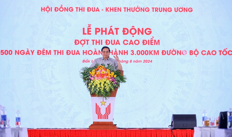 hủ tướng Phạm Minh Chính phát động thi đua cao điểm "500 ngày đêm thi đua hoàn thành 3.000 km đường bộ cao tốc"
