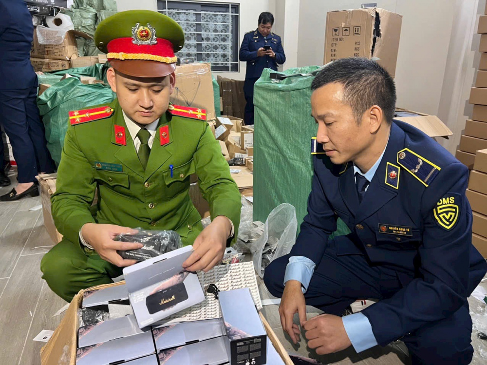 Hà Nội xử phạt nghiêm ba cửa hàng kinh doanh Cwin Đăng Ký + 1888k nhập lậu tại Big C Thăng Long