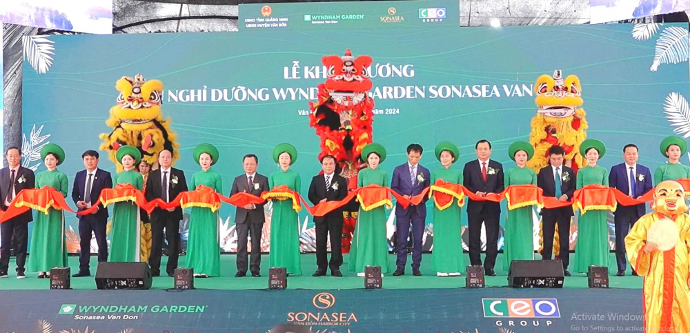 Tập đoàn CEO