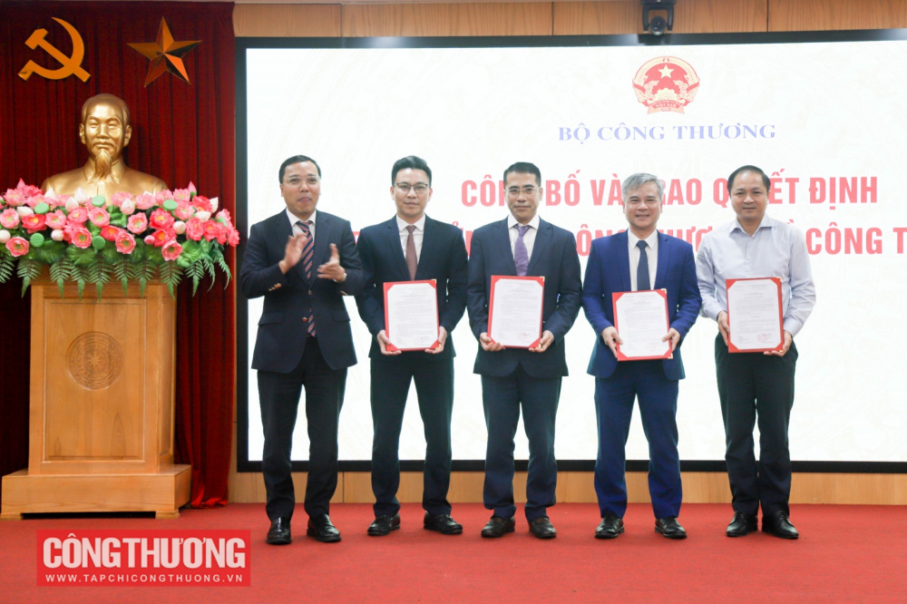 quyết định nhân sự