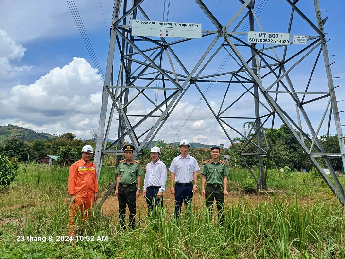 Kiểm tra vị trí 807 đường dây 500kV Di Linh - Tân Định, Lâm Đồng