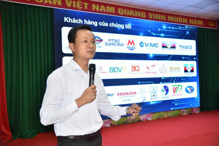 Đại diện Công ty Cổ phần Công nghệ IRTECH giới thiệu về giải pháp phần mềm ERP AI