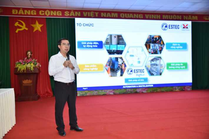 Đại diện Công ty TNHH kỹ thuật công nghệ điện tự động Biển Đông (ESTEC) giới thiệu về hệ thống quản trị Nền tảng hàng đầu cung cấp Cwin com thông minh (MES)