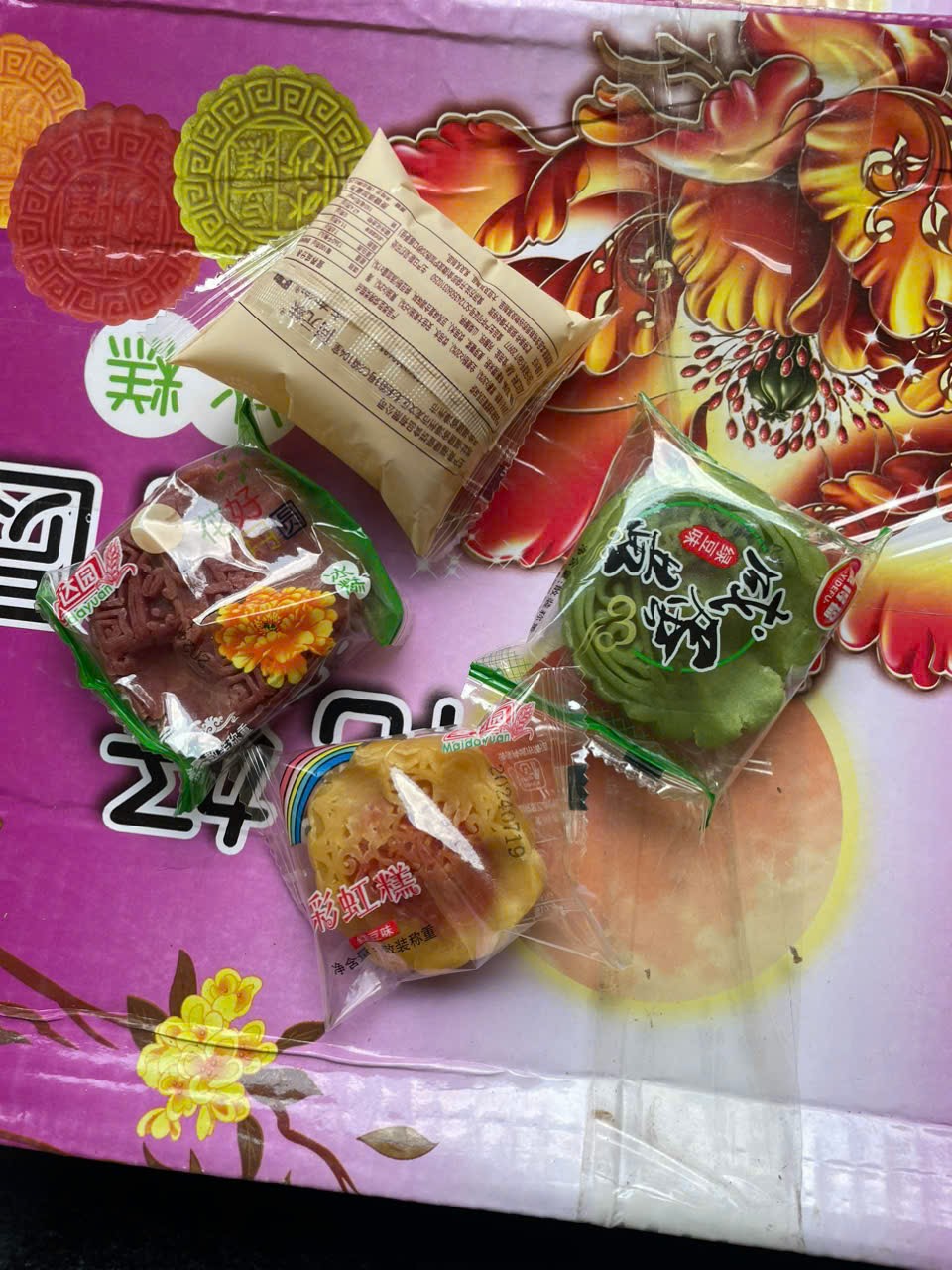 Một cơ sở kinh doanh bánh kẹo ở Hưng Yên vừa bị xử phạt vi phạm hành chính tổng số tiền 13.500.000 đồng và buộc tiêu hủy 2.760 chiếc bánh Trung thu nhập lậu.