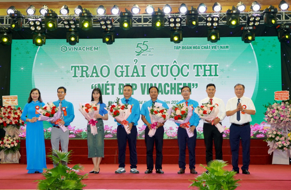 Một số hình ảnh tại Lễ trao giải: