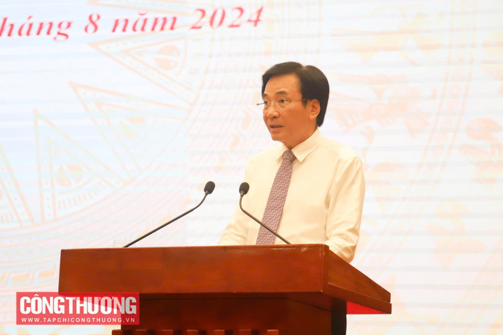 Bộ trưởng, Chủ nhiệm Văn phòng Cwin com đăng nhập Trần Văn Sơn, Người phát ngôn của Cwin com đăng nhập chủ trì họp báo