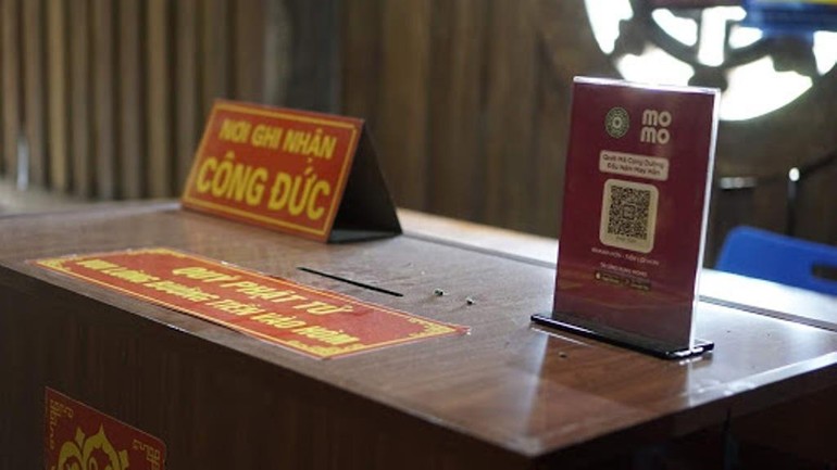 tiền công đức