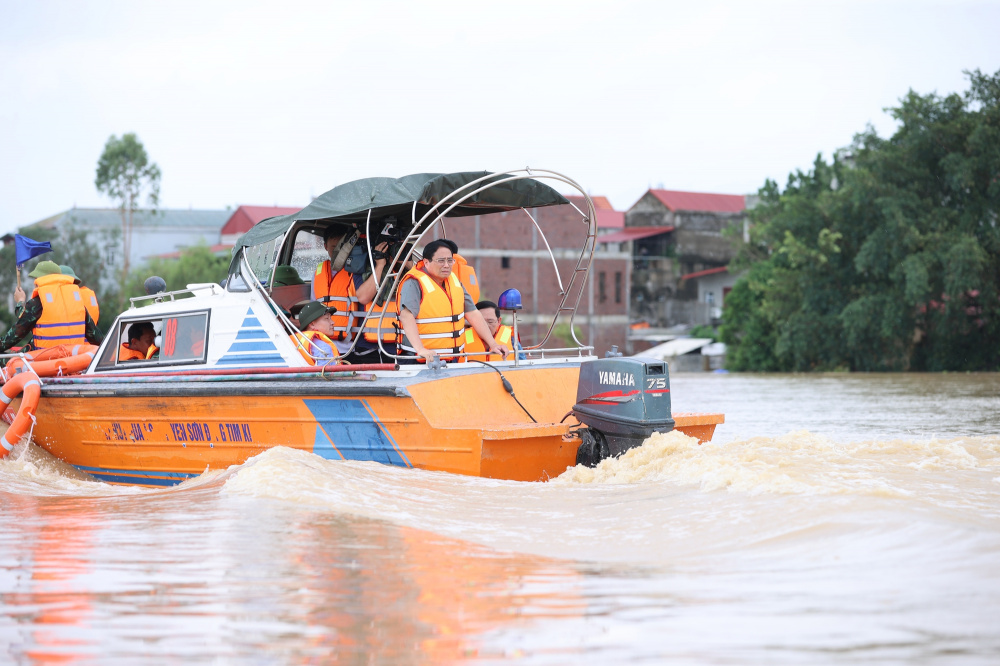 Thủ tướng kiểm tra, động viên công tác ứng phó thiên tai tại xã bị cô lập của Bắc Giang