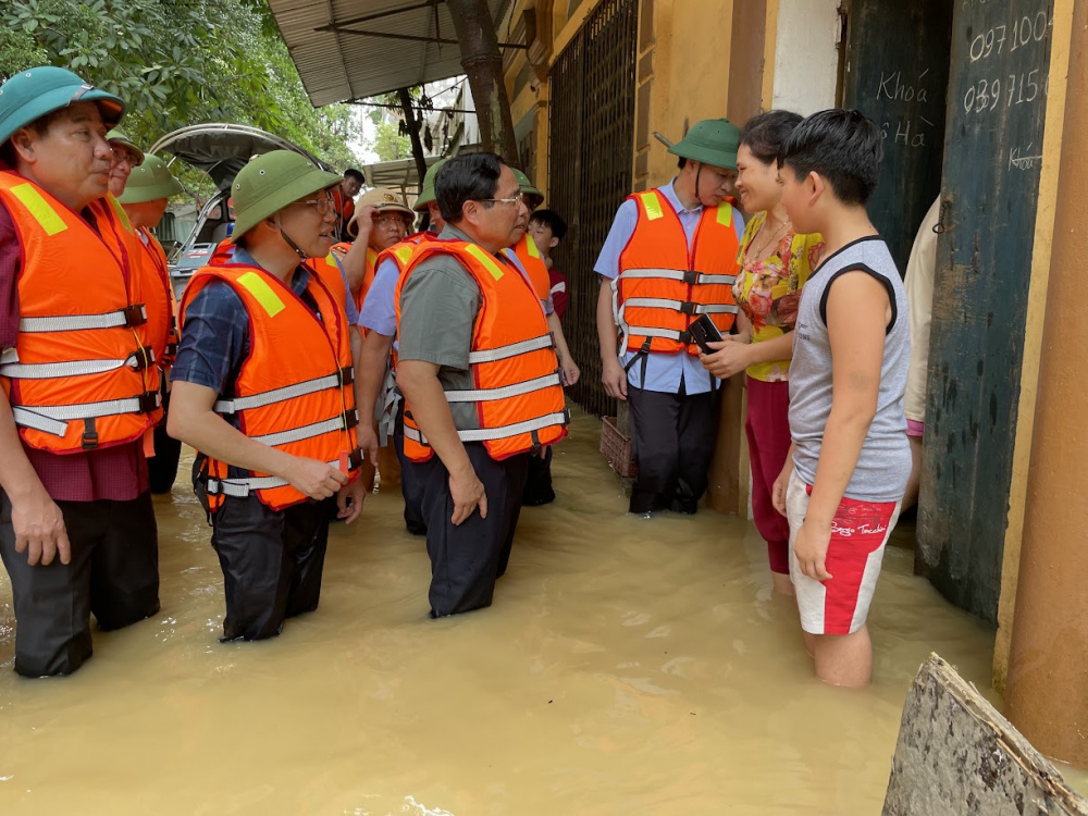 Thủ tướng kiểm tra, động viên công tác ứng phó thiên tai tại xã bị cô lập của Bắc Giang