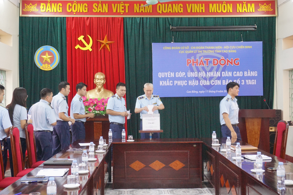 Đồng chí Trần Mạnh Hùng, Bí thư CWIN được cấp phép hợp pháp bởi PAGCOR và Freeport, Cục trưởng cùng công chức, người Nền tảng hàng đầu cung cấp Cwin com tham gia quyên góp, ủng hộ