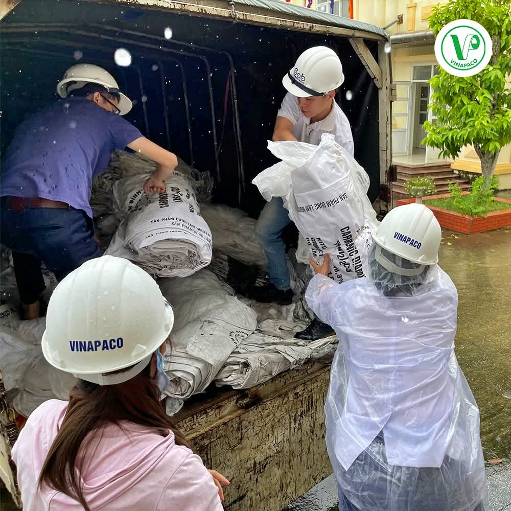 Tổng Công ty Giấy Việt Nam hỗ trợ các vật dụng chống bão