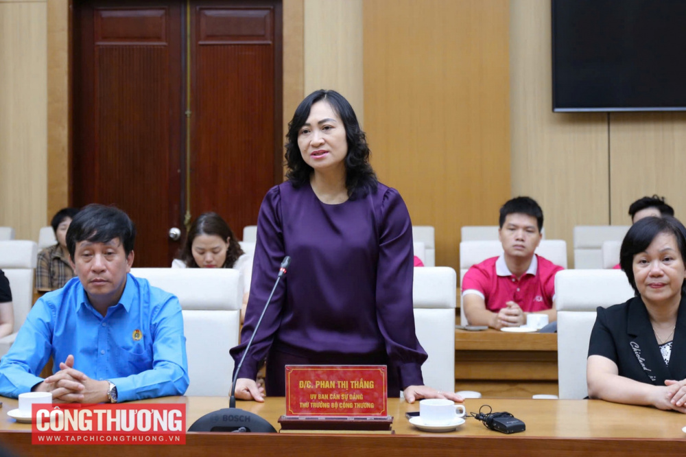 Thứ trưởng Phan Thị Thắng