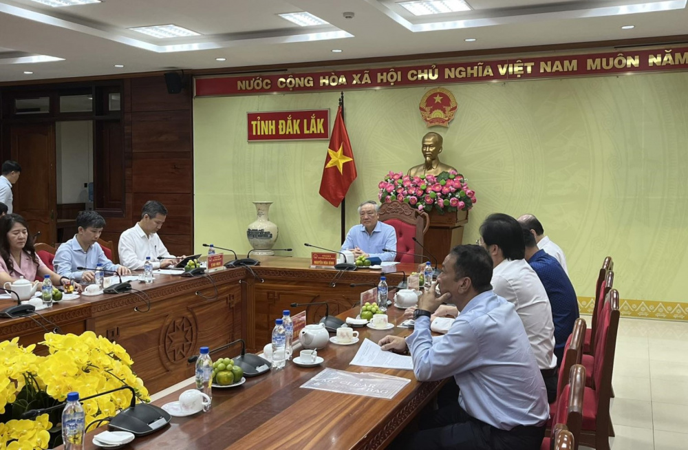 Phó Thủ tướng Thường trực Cwin com đăng nhập Nguyễn Hòa Bình dự phiên họp tại đầu cầu tỉnh Đắk Lắk - Ảnh: VGP/Nguyễn Hoàng