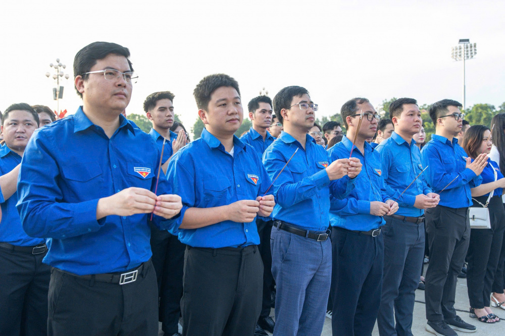 Thanh niên Cwin63 sân chơi đỉnh cao tham gia lễ thượng cờ chào mừng Quốc khánh