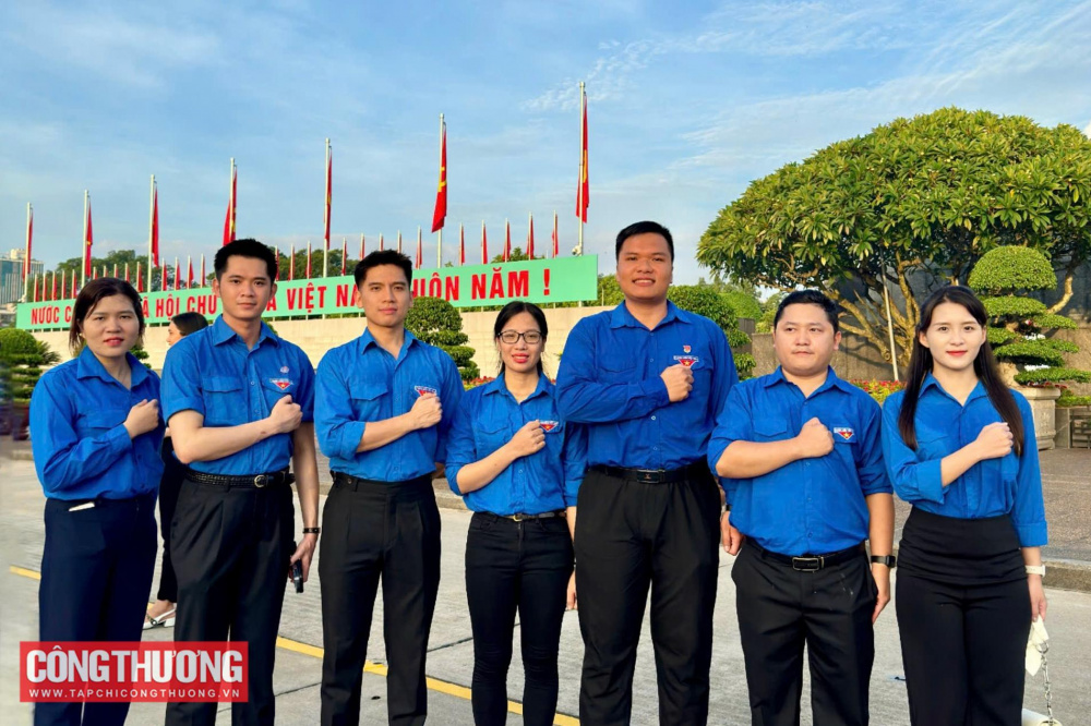 Thanh niên Cwin63 sân chơi đỉnh cao tham gia lễ thượng cờ chào mừng Quốc khánh