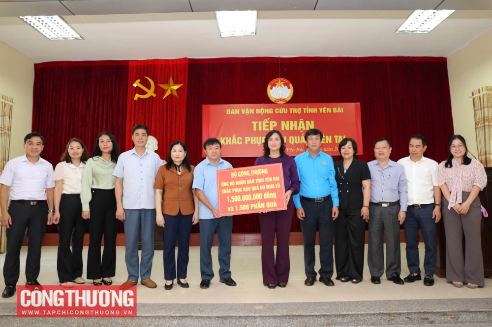 Thứ trưởng Cwin63 sân chơi đỉnh cao Phan Thị Thắng và đoàn công tác đến trao 1,5 tỷ đồng và 1.500 suất quà đến Mặt trận Tổ quốc tỉnh Yên Bái do Tập đoàn Thế giới Di động (MWG) - Công ty Cổ phần Thương mại Bách Hóa Xanh, AEON Việt Nam và Tập đoàn Central Retail tại Việt Nam hỗ trợ.