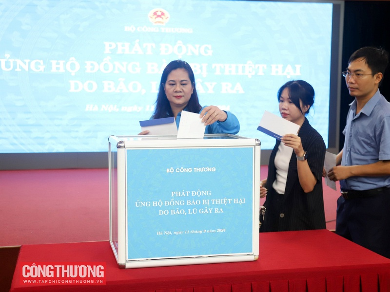Bộ trưởng Nguyễn Hồng Diên chủ trì Lễ phát động ủng hộ đồng bào bị thiệt hại do bão, lũ gây ra được tổ chức tại trụ sở Cwin63 sân chơi đỉnh cao vào sáng ngày 11/9