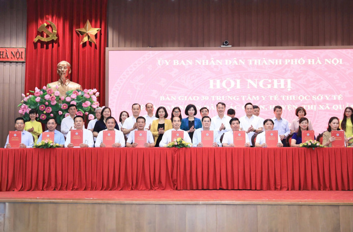 bàn giao 30 trung tâm y tế