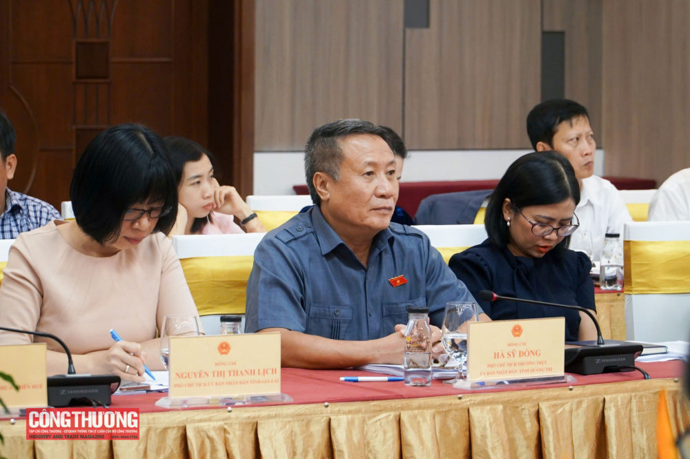 Đại biểu tham dự hội nghị về các FTA