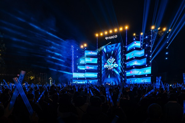 Description: Toàn cảnh chương trình Pjico Fest. Nhã Uyên