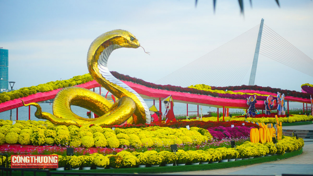 linh vật rắn do nghệ nhân Đinh Văn Tâm