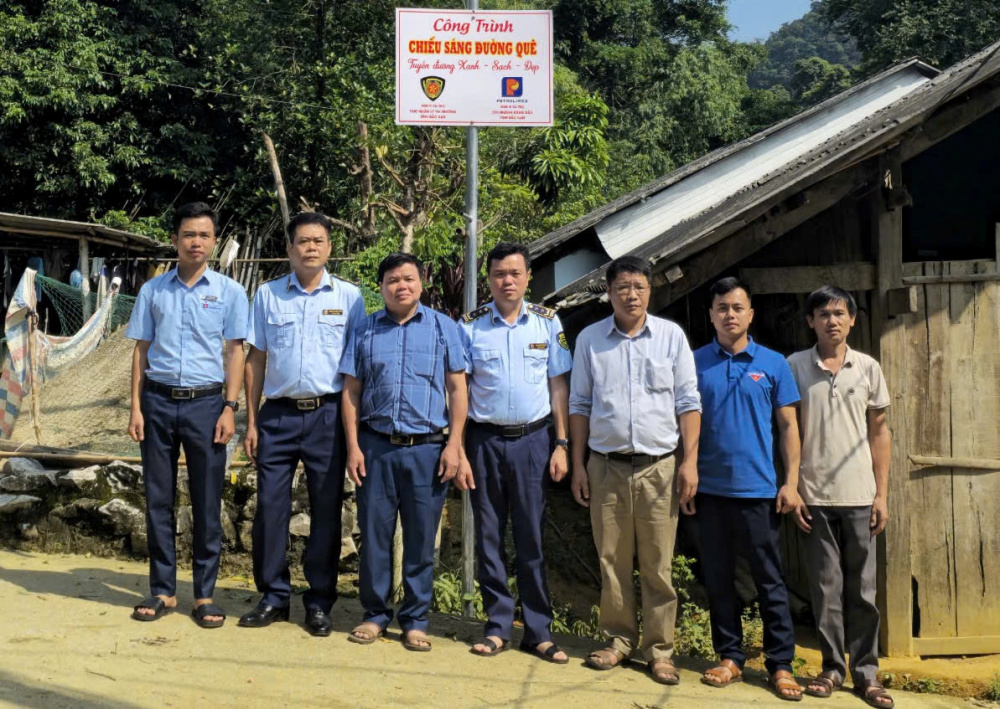 Cục QLTT Bắc Kạn triển khai hoạt động giúp đỡ xã khó khăn xây dựng nông thôn mới năm 2024 tại xã An Thắng, huyện Pác Nặm, tỉnh Bắc Kạn.