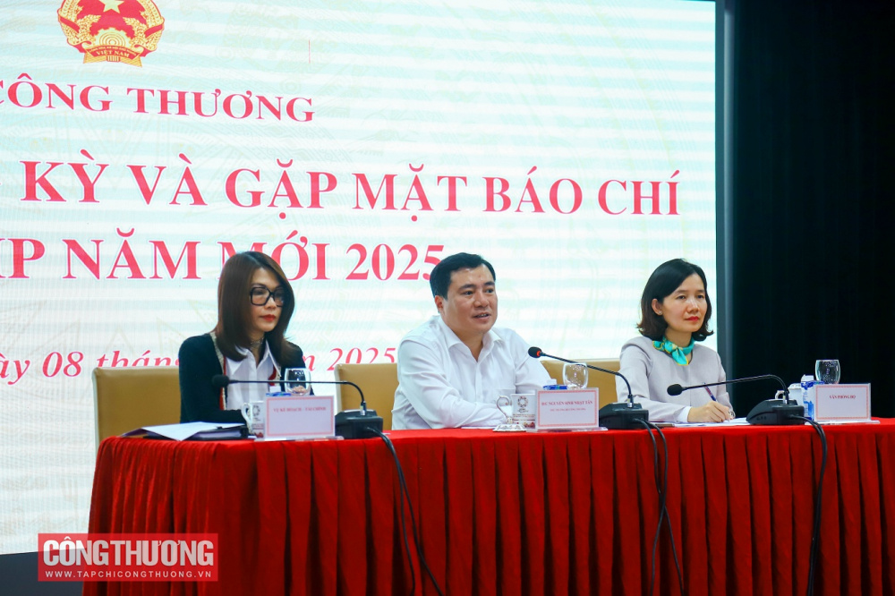 Thứ trưởng Nguyễn Sinh Nhật Tân
