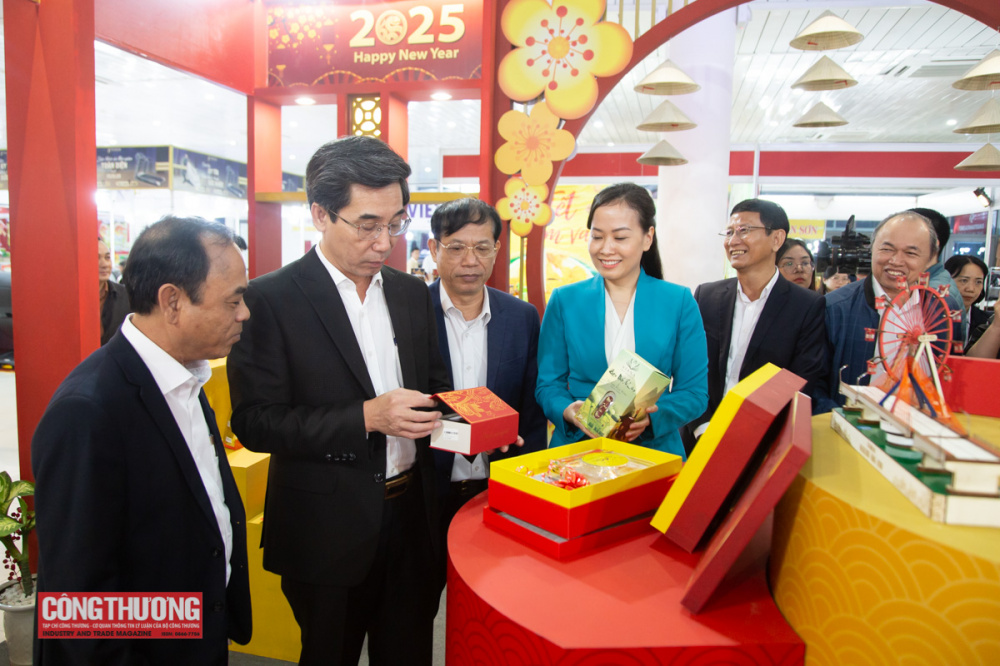 Khai mạc Nhà cái cá cược cá độ uy tín Nổ hũ, Bắn Cá và Game Bài Cwin.com Xuân 2025 thành phố Đà Nẵng