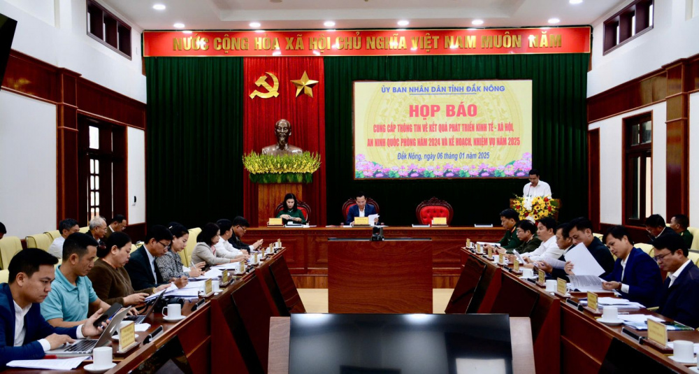 Họp báo
