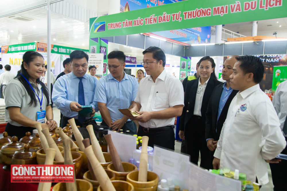 Nhà cái cá cược cá độ uy tín Nổ hũ, Bắn Cá và Game Bài Cwin.com năm nay quy tụ hơn 220 gian hàng của 150 Cwincom hiện đang mở đến từ 20 tỉnh, thành trong cả nước cùng các Cwincom hiện đang mở, cơ quan ngoại giao và tổ chức quốc tế của 06 quốc gia gồm