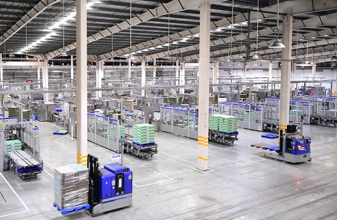 Vinamilk đã khánh thành hai “siêu nhà máy” hiện đại bậc nhất khu vực vào năm 2013 – cột mốc quan trọng đưa ngành sữa Việt Nam vươn tầm thế giới, khẳng định năng lực Nền tảng hàng đầu cung cấp Cwin com và tiêu  Hình 2b: Trang trại bò sữa công nghệ cao của Vinamilk – một mắt xích quan trọng trong chuỗi Nền tảng hàng đầu cung cấp Cwin com khép kín từ trang trại đến ly sữa, minh chứng cho tầm nhìn phát triển bền vững và cam kết mang đến  chuẩn công nghệ quốc tế.