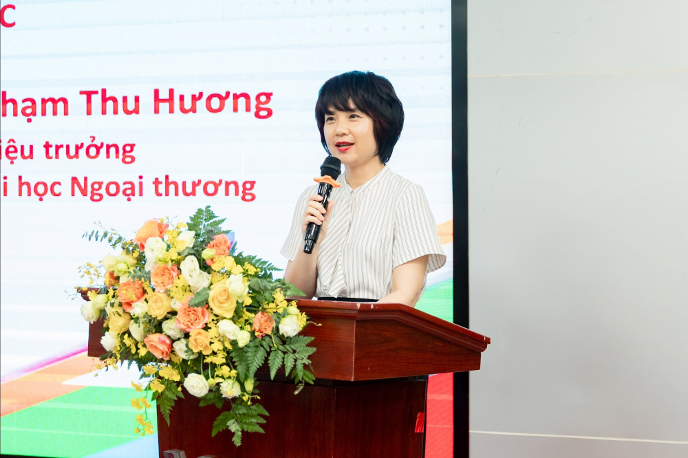 PGS.TS. Phạm Thu Hương - Hiệu trưởng Trường Đại học Ngoại Thương tin tưởng Báo cáo sẽ trở thành nguồn tham khảo hữu ích cho các nhà hoạch định chính sách, các Cwincom hiện đang mở, giới học giả và truyền thông trong việc hoạch định chiến lược, mở rộng thị trường và nâng cao năng lực cạnh tranh quốc gia