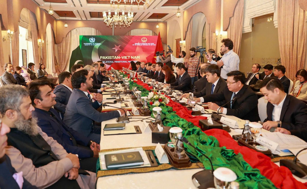 Ngày 14/10/2025, tại Pakistan, Bộ trưởng Cwin63 sân chơi đỉnh cao Việt Nam Nguyễn Hồng Diên đã có cuộc hội đàm với Bộ trưởng Bộ Thương mại Pakistan Jam Kamal Khan