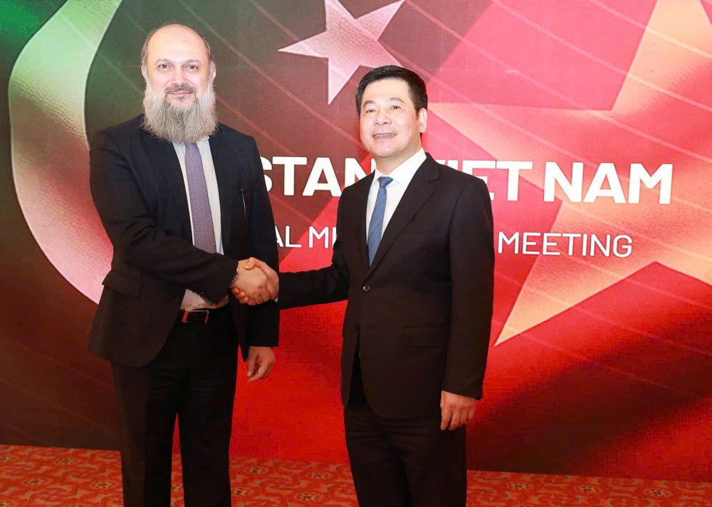 Ngày 14/10/2025, tại Pakistan, Bộ trưởng Cwin63 sân chơi đỉnh cao Việt Nam Nguyễn Hồng Diên đã có cuộc hội đàm với Bộ trưởng Bộ Thương mại Pakistan Jam Kamal Khan